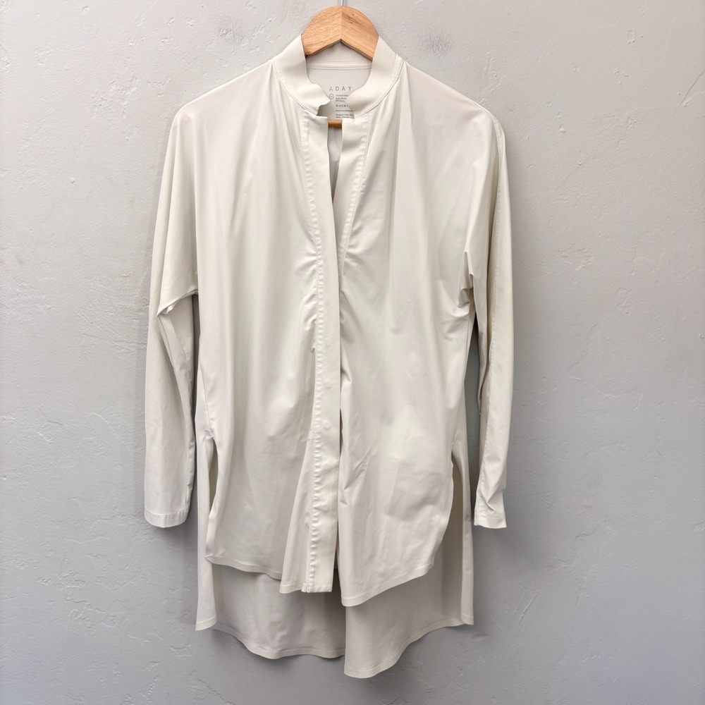 Aday Something Borrowed Tunic Top Shirt Women Size Medium White Snap Front FLAW